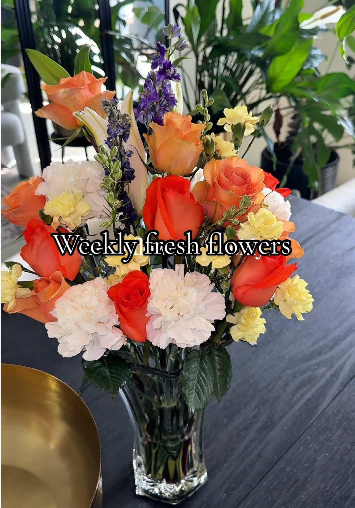 Excuse my appearance but this cold or whatever is winning but after going to the doctor today I had some energy and felt like changing the flowers. Happy Tuesday 💗 #flowerarrangement #girltherapy #foryoupage #blackgirl #dailyvlog 