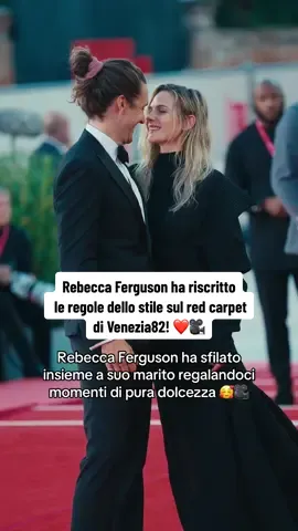 ❤️🎥 #RebeccaFerguson ha appena riscritto le regole dello stile sul red carpet di #Venezia82! 👠🎥#davedere #rebeccafergusonedit #festivaldivenezia 