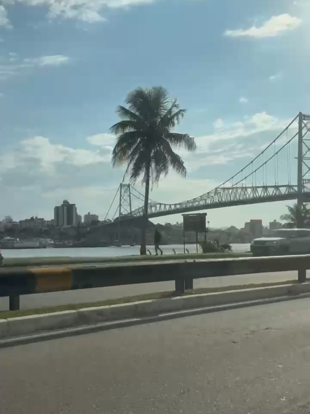 pra quem ainda não conhece a beira mar norte, eis aqui e digo mais... Pense num por do sol lindo tem esse lugar ❤️😍🤩 . . . #floripa #santacatarinabrasil #santacatarina #florianopolis #belezanatural 