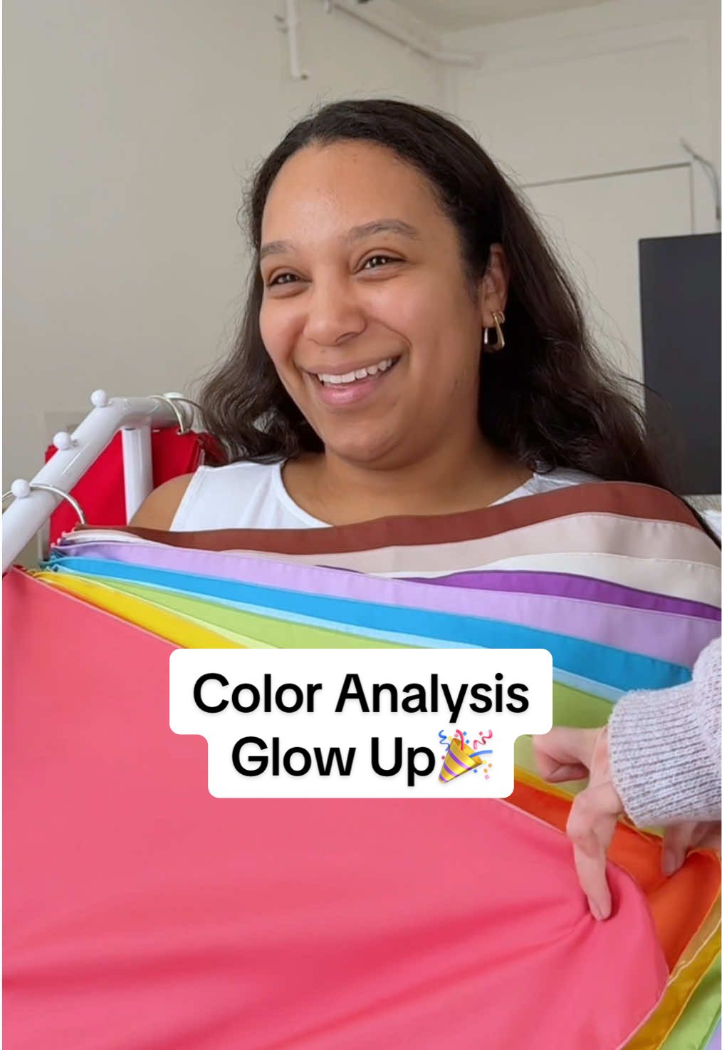 Your best colors can completely transform the way you look and feel🎨🌟 One of the most rewarding parts of our job is witnessing our clients have that ‘ah-ha’ moment!💡Many come in thinking they can only wear certain colors based on generalized information they’ve found online (ex: vein color = warm or cool, high contrast = winter, or deeper skin tones = jewel tones), but we love debunking those myths as they see their skin tone change in real-time with the draping!✨ 🌈#coloranalysis #lathingstodo #GlowUp #personalcolor based in LA!