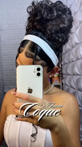 Gente, isso é um coque ou uma obra de arte? 😳💖 Se a ideia é impressionar, aprende com a @zx.santana, amigas e vai de Gelatina de uva, é claro! #SalonLine #penteado #finalização #cabelocacheado #cabelocrespo