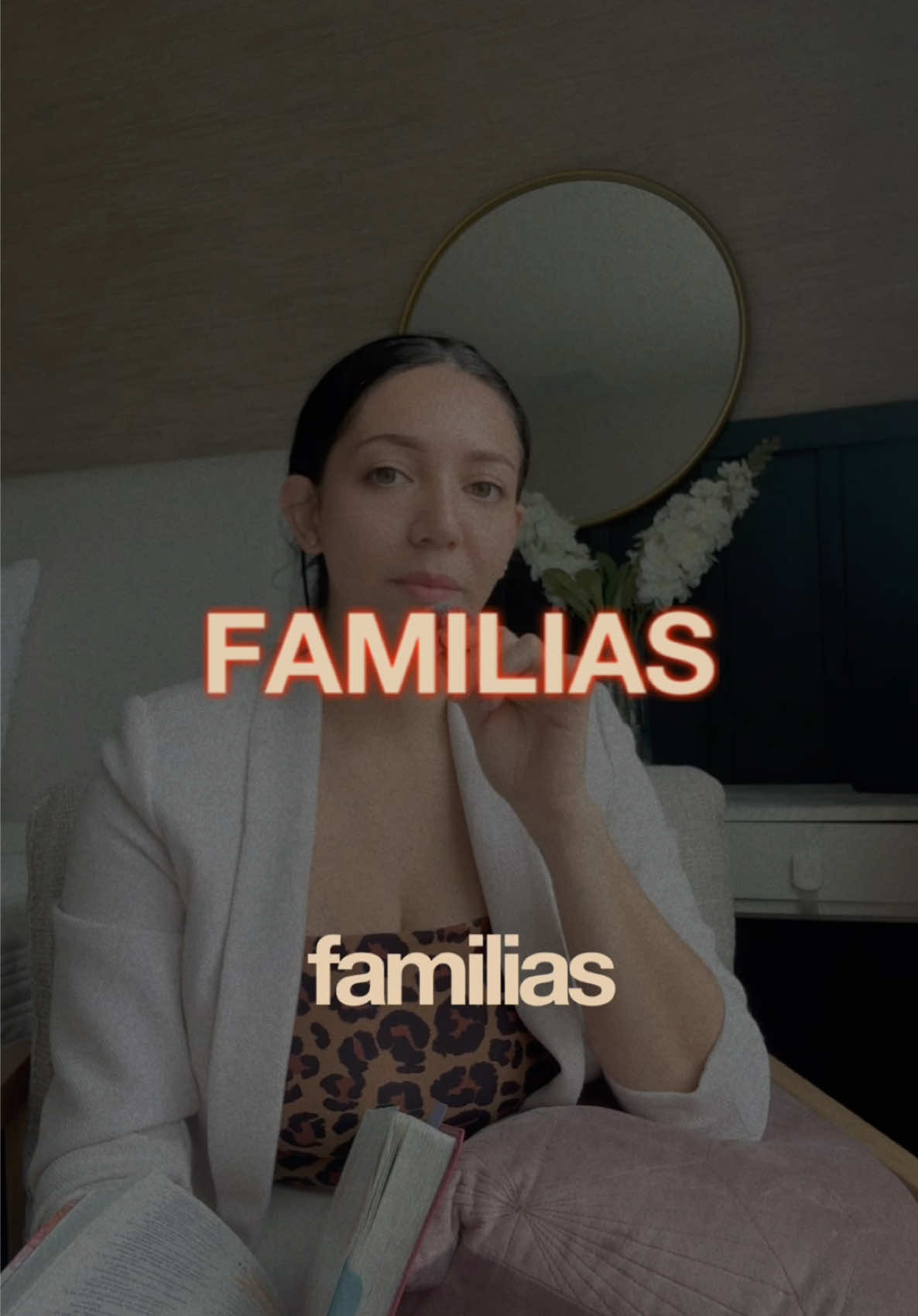 Hablo sobre cómo Dios me ha guiado a dirigirme no solo a las mujeres, sino a todas las familias. He entendido que para que una mujer sane, a menudo un hombre también necesitará ser tocado. Dios creó al hombre y a la mujer con poderes complementarios, y el enemigo quiere dividir a las familias, pero Dios quiere unificarlas de nuevo. Por eso, mi voz ahora se dirige a las familias, porque la verdadera transformación comienza en el hogar. Ofrezco un recurso gratuito para ayudar en este proceso. #mindset #familia #Fe #jesus #mujercristiana 