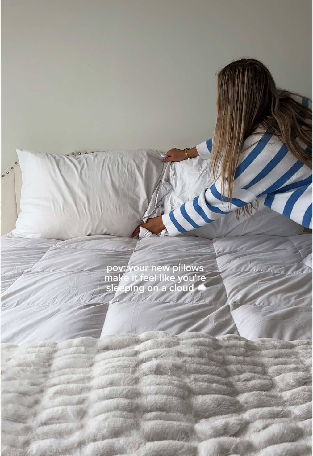 the COZIEST new pillows 🧸☁️ #homefinds #tiktokshop #tiktokshopfinds #homedecor #apartmentfinds #bedding #neutralaesthetic 