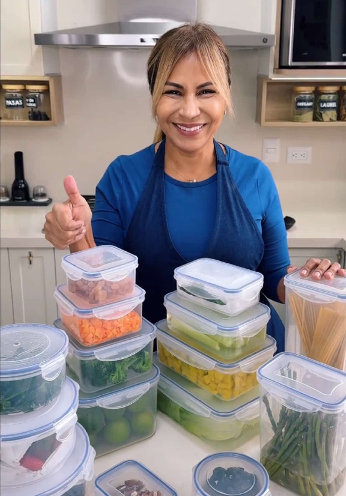 Te enseño a conservar tus frutas y verduras, por mucho más tiempo. Guarda y comparte estos súper tips de cocina! Y si estás buscando buenos tápers de cocina o un carrito, organizador como el mío, lo puedes encontrar a en @RuMah casa #tips #tipsdecocina #trucosdecocina #verduras #frutas 