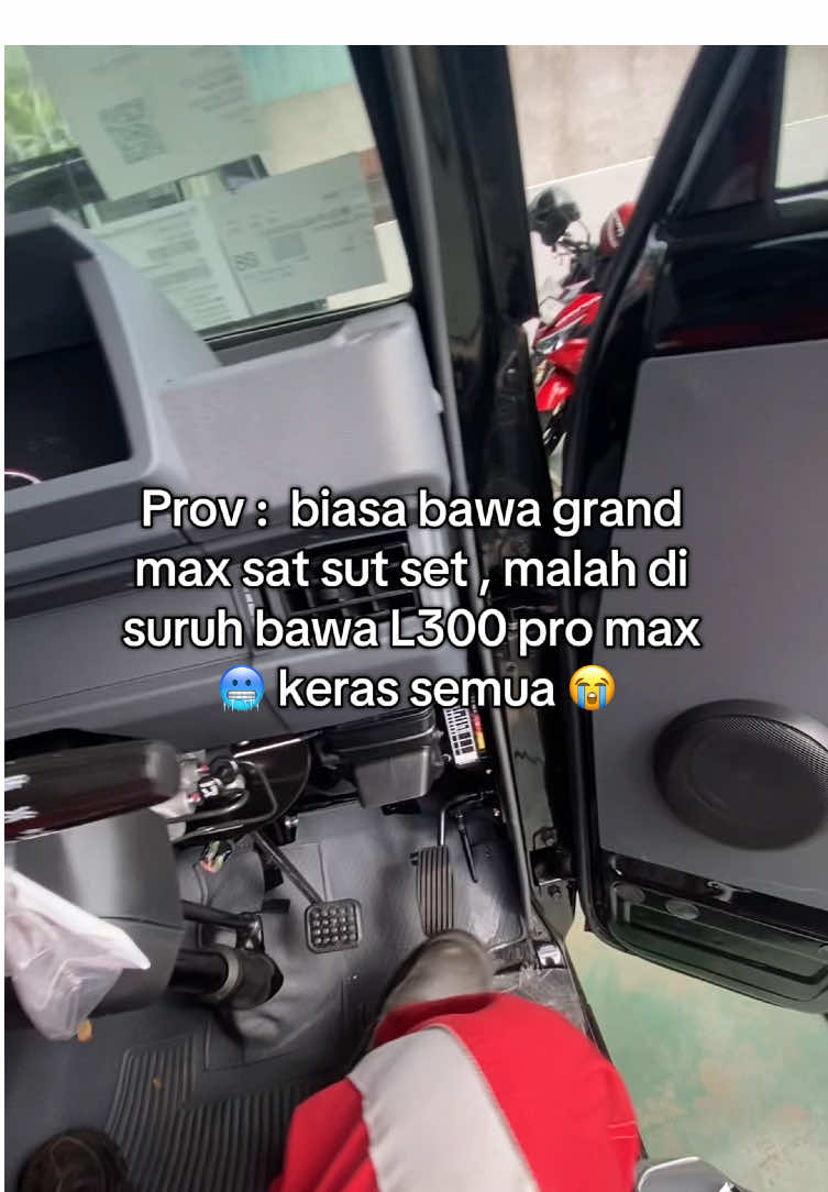 Rem tangan di mana , lampu hazar adalah tapi tombol nya ?  #l300_pickup #mitsubishi #grandmaxpickup #foruyoupage #xybca #Euro4 