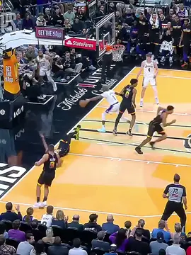 LeBron James Dunks At 40🥶 #NBA #basketball #fyp #foryou #creatorsearchinsights 