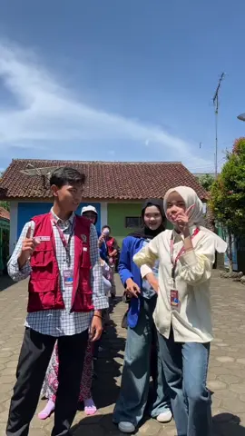 Bersama anak-anak SD 2 Sukaraja 😙😜#fypkkn2025 #fyppppppppppppppppppppppp #kkn #fyp #trendkkn 