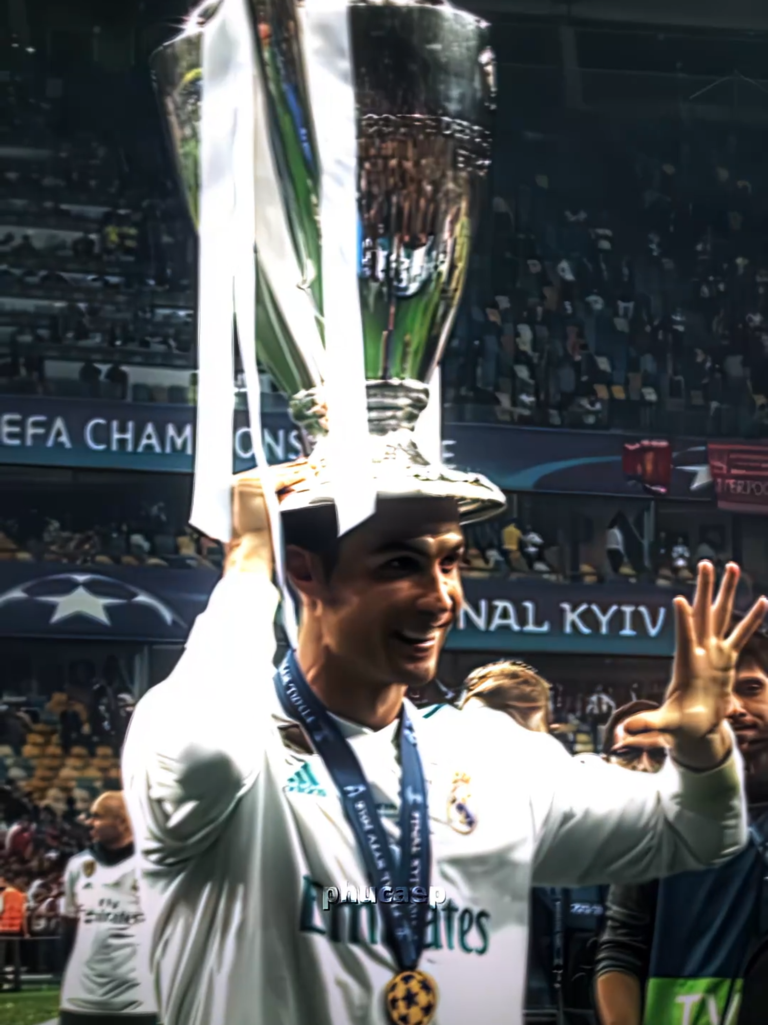 Nếu cô ấy xem ai khác không phải Ronaldo thì...🤔 | #phucaep #vnedit_team🗡🇻🇳 #damme_team🔥 #xh #bongda #xuhuong #football #trending #aftereffects #viral