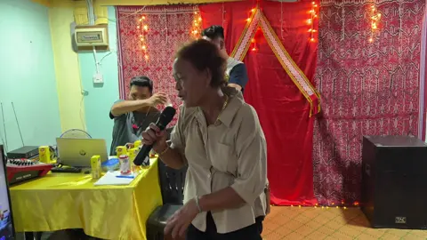 PART 2 : Sapa madah ibu sinu belagu?😂 Happy ibu au..semina ibu ke menghayati lirik aja ☺️ #justcontent #justbehappy #blessed #viral #fyp 