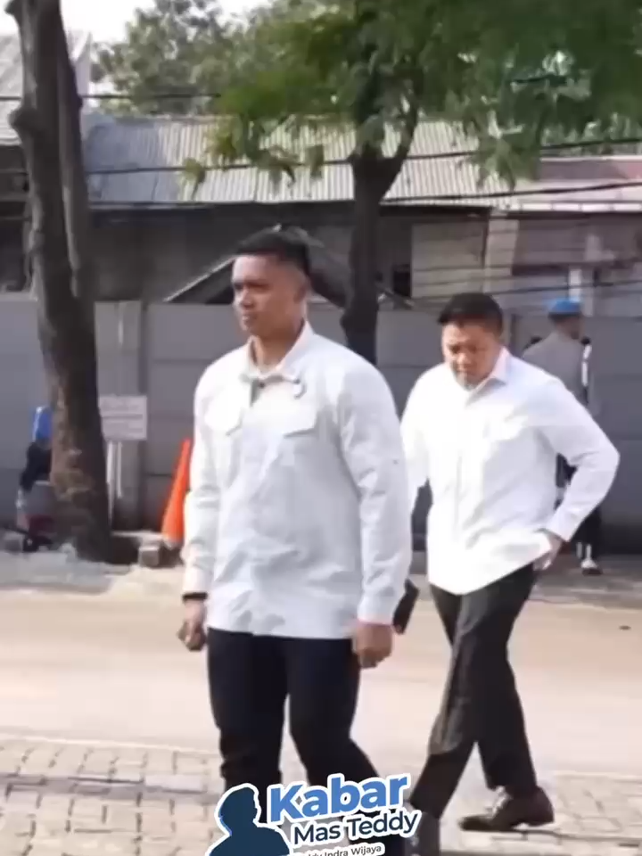 Seskab Teddy Indra Wijaya, Sosok Setia di Samping Presiden Prabowo #fyp #teddy #seskab #teddyindrawijaya