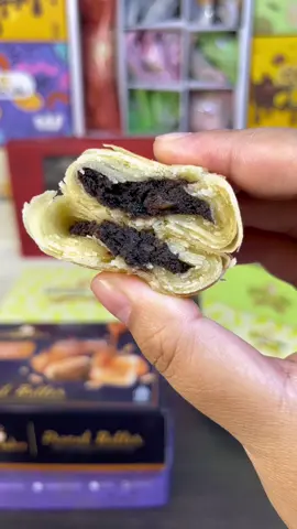 Kamu suka coklat? Suka keju juga? Gimana ya kalau dicampur rasa coklat dan keju? Yuk, cobain perpaduan rasa coklat keju dari Bakpia Juwara Satoe. Bisa langsung di checkout keranjang kuning, atau bisa masuk live Bakpia Juwara Satoe #bakpiajuwarasatoe #yogyakarta #bakpia #jogja #jogja 