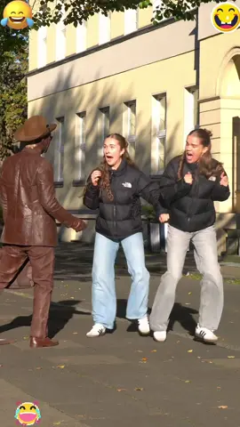 Statue Prank 😂😂#usa #statueprank #funnyprank #lolvibes #funnyvideo 