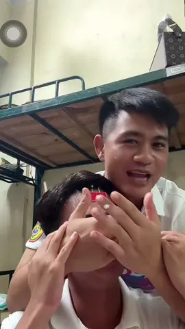 Bánh kem rơi vào mắt chớ kh khóc nhe=))))#havanngoc#xhhhhhhhhhhhhhhhhh #A80 #fypシ゚ #RangRoVietNam @Hà Văn Ngọc 