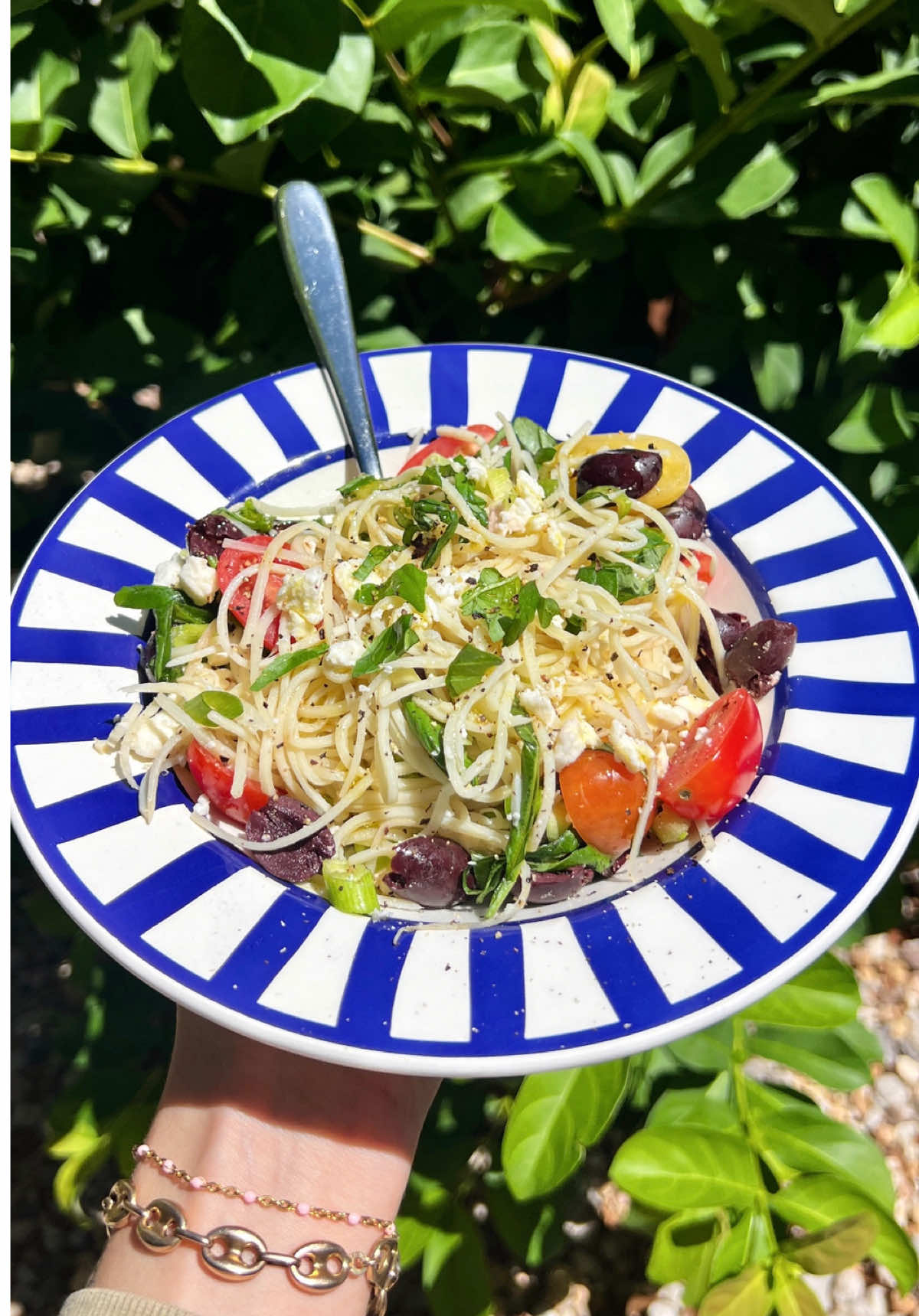 not ready for summer to be over ⭐️⭐️⭐️ made with hearts of palm (artichoke hearts) angel hair pasta. link in bio for 15% off. @PalminiOfficial  ingredients:  olive oil garlic feta cheese tomatoes  green onion olives  basil  #freshingredients #pasta #fyp #delicious #healthyeating 