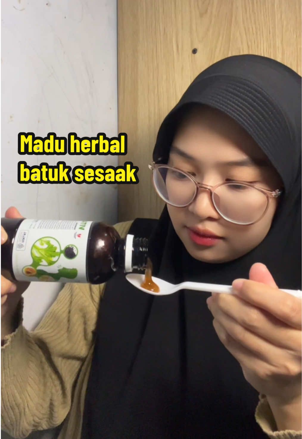 vitasma madu herbal yang membantu melegakan tenggorokan dan meredakan batuk #vitasma #vitasmaoriginal #asma #maduherbal #batuk 