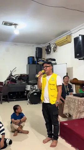 Hari ini kami berkesempatan mengunjungi Pondok Kasih Agape untuk merayakan ulang tahun jarrel Melihat senyum tulus dan keceriaan anak-anak di sana menjadi pengingat betapa berharganya arti kebersamaan dan kepedulian. Semoga kunjungan kecil ini bisa membawa kebahagiaan, dan semoga doa serta harapan baik selalu menyertai mereka. Terima kasih kepada para donatur yang telah mendukung kegiatan ini 🙏✨ #fypシ゚ #pedulisesama #AcongPeduli #pedulipanti
