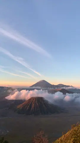 bromoo✨✨#bromo #bromotenggersemeru #sunsetbromo #trending #trending 