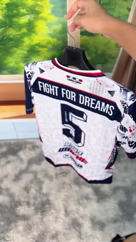 #เสื้อกีฬา #เสื้อกีฬาคอวี #เสื้อกีฬาพิมพ์ลาย #ใส่ได้ทั้งผู้หญิงและผู้ชาย #เสื้อบอล 