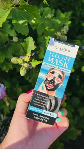 #ad #sponsored . . . Thanks @Sadoer for gifting me your peel off mask. Its amazing to cleanse pores and restore hydration. It feels amazing on skin too. . . PR/Gifted. . . X O . . #ellasolves #ellaafterdark #facemasks #facecare #skincare 
