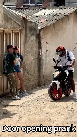 Door opening prank ##LanguageLearning #fyp #funnyvideos #funny #tiktok #Tiktok #olebrandselect #fentysuperbrandday #😆😆😆 #😂😂😂 #fypシ #funnymoments 