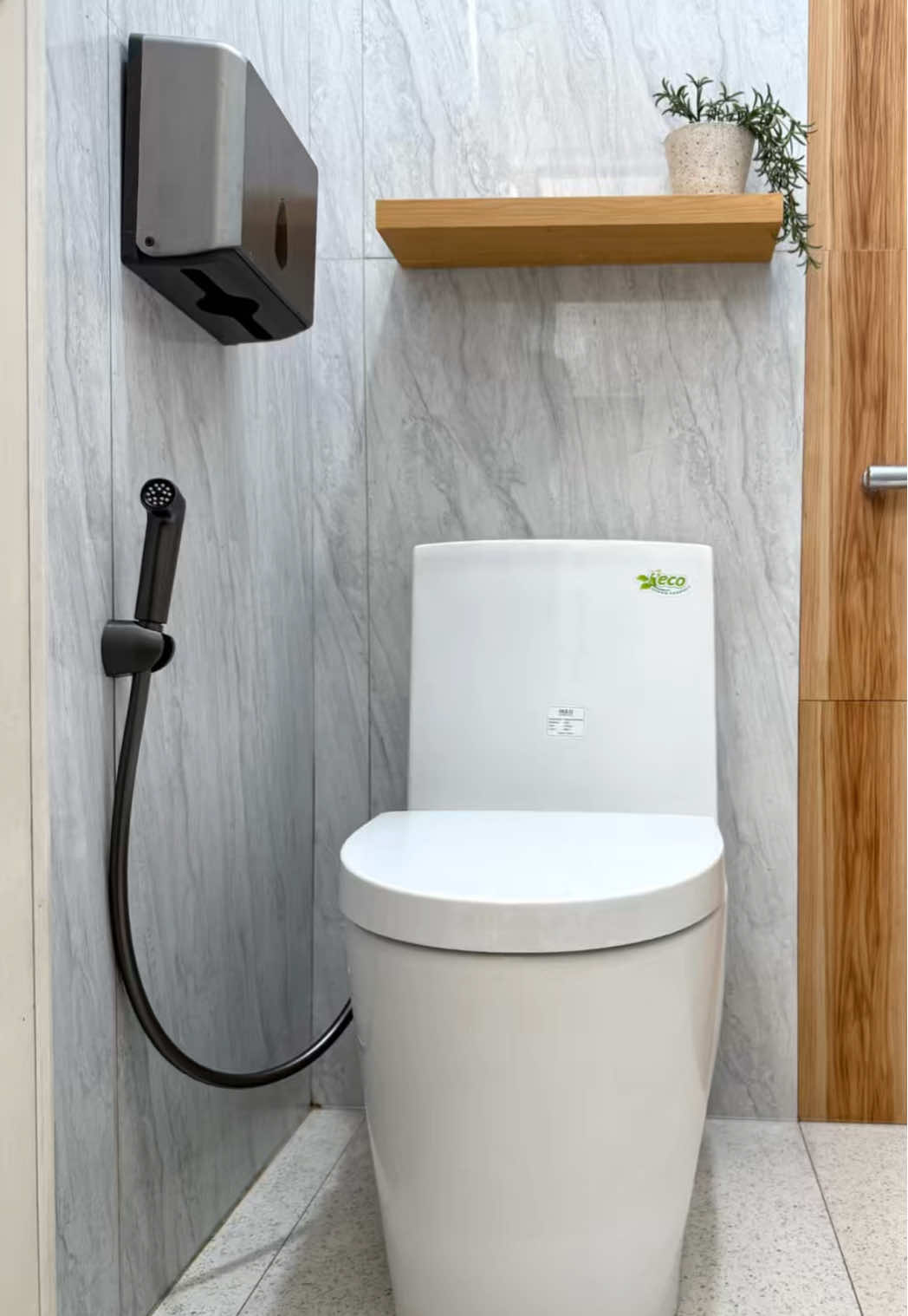 Renovasi kamar mandi kemarin bikin aku sadar,  sanitary bawaan developer itu emang kurang awet. Sampe ada  yang patah, mampet, akhirnya sekalian aku ganti sanitary biar lebih tahan lama. Untuk jet shower, aku pilih Jet Shower Set Dekkson JSS 1005SC @Dekkson Official Shop warna Gun metal ✨ kualitasnya premium banget, jadi lebih nyaman & ga bikin was-was rusak lagi. Kalau kamu lagi renov atau cari sanitary baru, coba deh intip koleksi sanitary Dekkson 😍 #renovasi #kamarmandi #sanitary #dekkson #tipsandtricks
