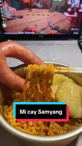 Ai ăn phia hok ạa 😋😋 #micay #xucxich #hotteok #samyang #mukbang
