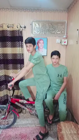 #fyppppppppppppppppppppppp #voiral_video_grouw_acount_foryoupage #twinbrothers #imranshahzadvlf @TiktokPakistanOfficial @tiktok creators @TikTok 