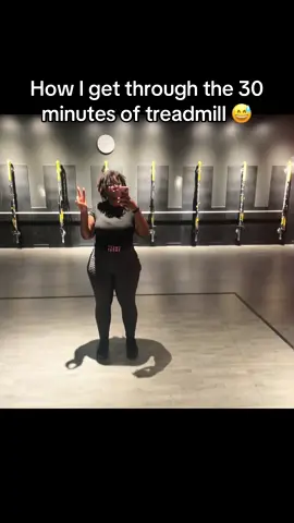 4.5 Incline on 2.5 speed 30 minutes chiiiii towe me up. You feel great after though 😆 #fitnessjourney #treadmill #incline 
