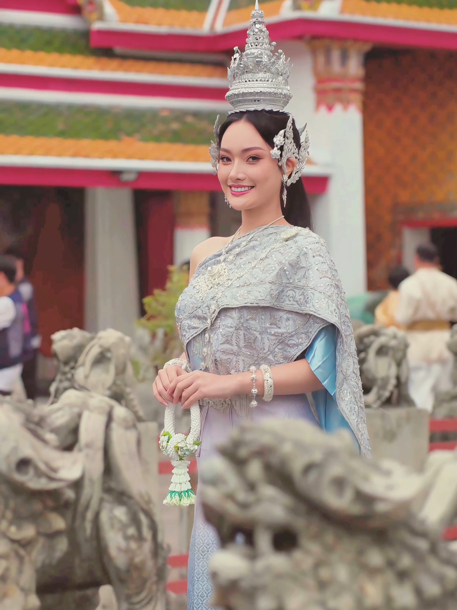 🌸 “แต่งชุดไทยสวยๆ มาถ่ายรูปที่วัดอรุณ แสงดี มุมงาม คนงามกว่า 💕 ราคาเริ่มต้นแค่ 200 บาทเอง!” #ร้านบ้านวังเดิม7 ร้านเช่าชุดไทย #วัดอรุณ ร้านหาง่าย อยู่ตรงข้ามประตูออกวัด สามารถจองวันล่วงหน้า หรือ Walk-in ทักแชท📥 🚏🚎 Open daily 08:00-18:00 Wechat: baanwangdoem7 Line: @baanwangdoem7 Tel: 093-7578998 #วัดอรุณราชวราราม #วัดโพธิ์ #เช่าชุดไทย #watarun #watpho #watarunbangkok #鄭王廟