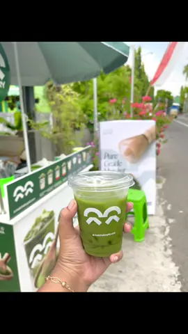 Kaa yg pure matcha aja ga pake apa” bisa?? Bisa dong. Yg suka pait” kita sediain pure matcha hanya 10k ajaa bisa menikmati matcha yg banyak manfaatnya lohh gais. Tunggu apa lagi yuk buruan cobain matcha boy ponorogo. Lokasi tepatnya ada di timur WTB 2 ya gais 💚😋 #matchaboy #kulinerponorogo #ponorogo #matchalover #matcha 