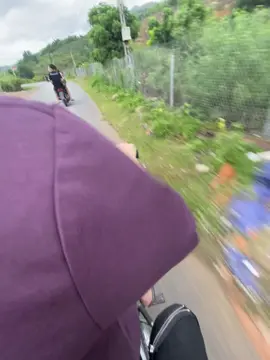 Bầu trời xanh nay hoá mây đen