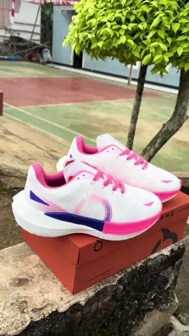 Rekomendasi sepatu wanita untuk running#rekomendasisepatu #sepaturunning #foryoupage #sepatukeren #ortuseight 