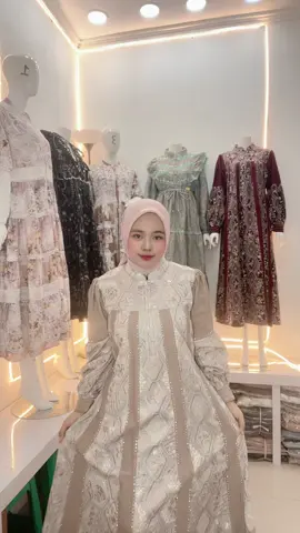 Warna terbaru Abiyan Monika sayy😍#fypシ゚viral #foryoupage #alizafashion #dreescantik #TikTokLIVE 