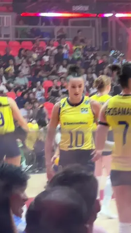 ยังติดอยู่ที่สนามแข่งอยู่😆 #กาบี้  #gabiguimaraes10 #volleyballworld #blazil🇧🇷 #วอลเลย์บอลหญิง 