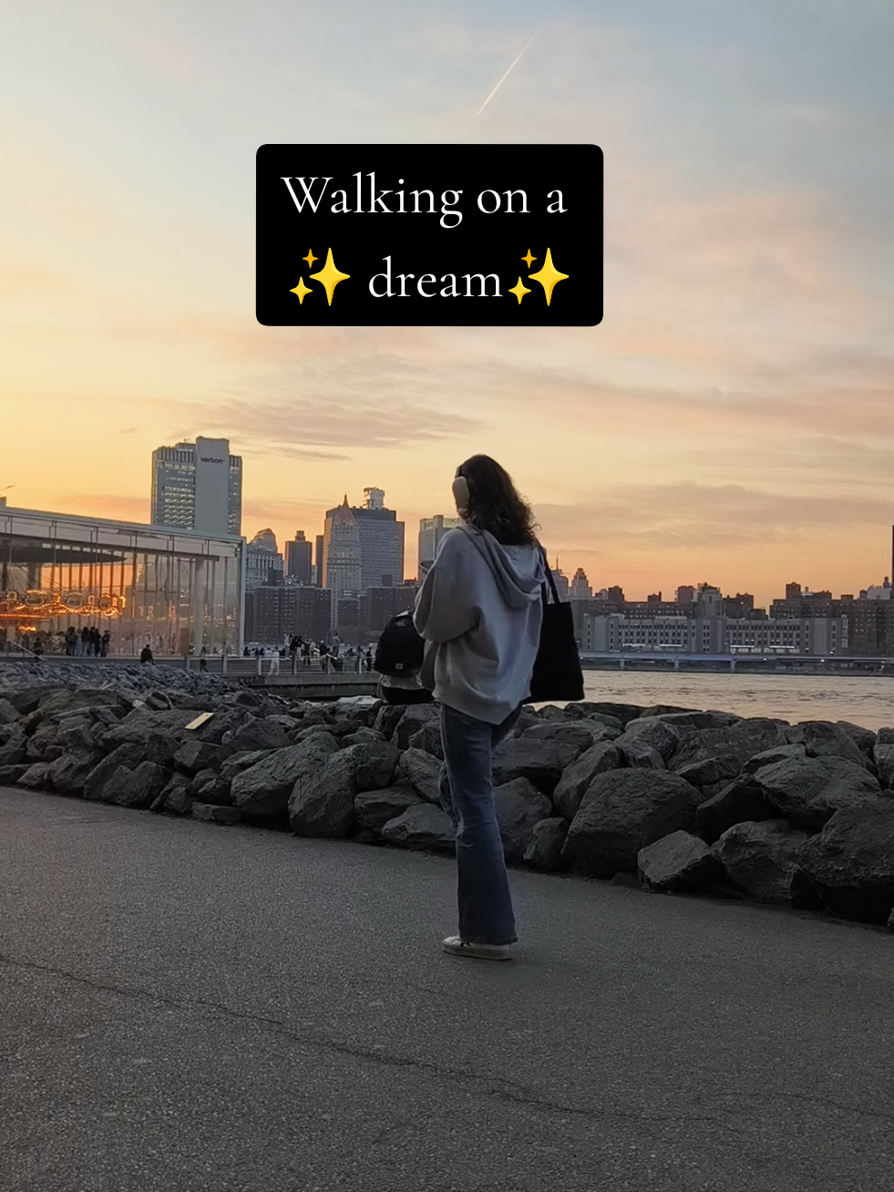 Walking on a ✨✨✨DREAM ✨✨✨ #brooklyn #travel #newyorkcity #newyork #dumbobrooklyn 