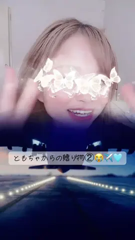 🌻とも𓃟⋆⋆🌻 私の大切なリスナー様から 愛のあるギフトをいただきました😭✈️🩵 こんな私に毎日ついてきてくれて 本当にありがとう🥺 これからも、ともちゃんが幸せになれるように、私も頑張ります🥹 いつも本当にありがとう😭 🌹111本の🌹