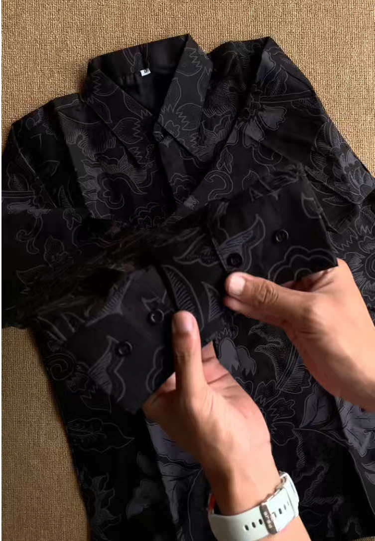 Simple, Rapih, Elegant, Formal Harganya terjangkau Jangan Lupa cek-out Sekarang Jugaa guyss!! @Batik Prabujaya #batik #batikprabujaya #batikmodern #batiksimple #batikpria 