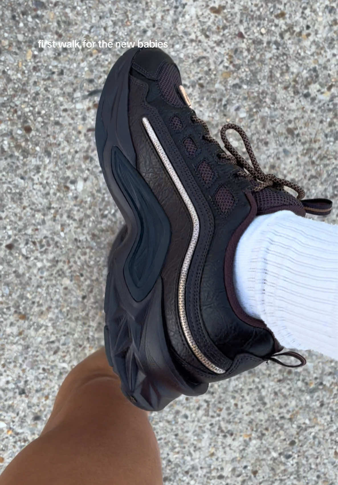 walking approved 🤌🏽😂 @ASICS  #walk #OOTD #linked #ltk #activewear #asics #asicssporstyle #sportstyle #sneakers #sneakerhead #sneakersaddict #shopping #approved #walkingshoes 