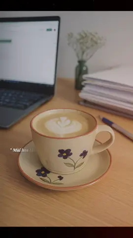 Một góc nhỏ, một tách cà phê, một tâm hồn chưa được thảnh thơi 😂😂😂 #gocbinhyen #cafetiktok #cafechill #coffee #dilamcogivui 