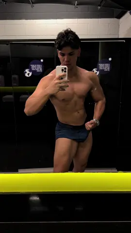 Shape atual 102 kilos família 💪🏻 #gym #academia #aesthetic 