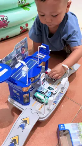 imajinasi anak jadi berkembang, main susun mobil di parking area ini #mainananak #mainan #mainanparkinglot #mainananakcowok #mainanmobilanak 