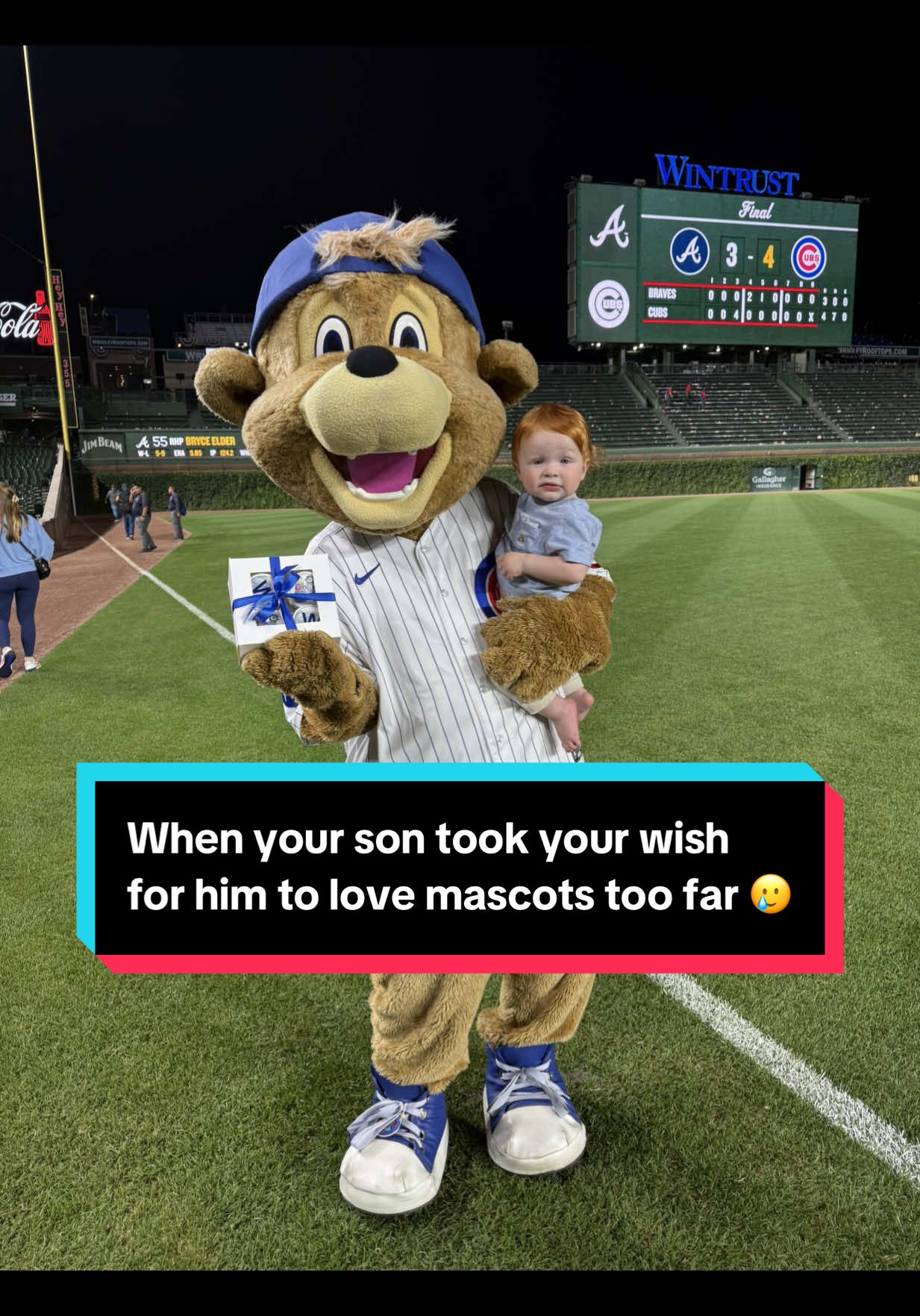 He lives at Wrigley now 😔 @Cubs @Justin Turner #flytheW 