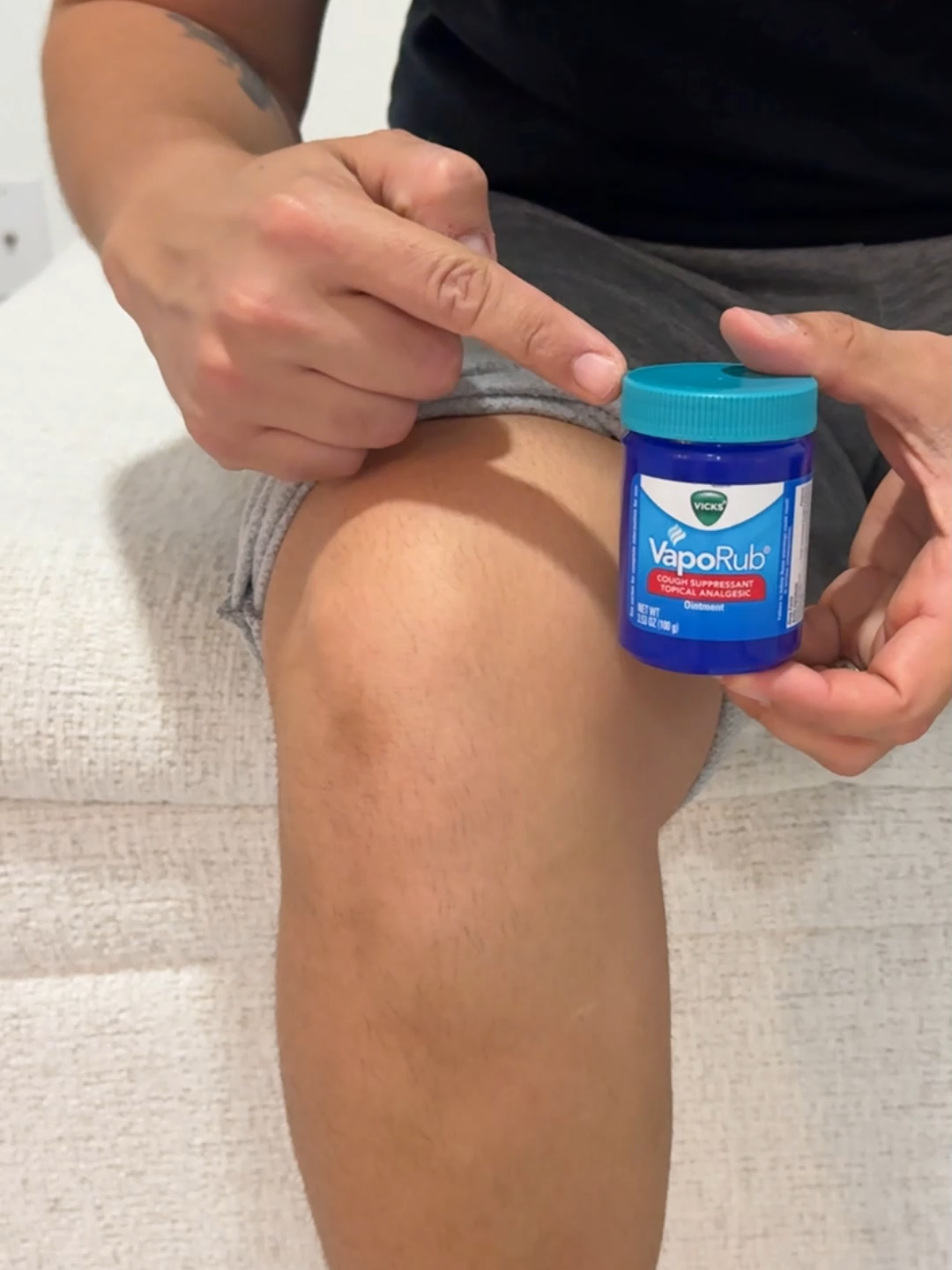 Apply Vapor Rub on your knee and thank me tomorrow! #kneepain #relief #LifeHack
