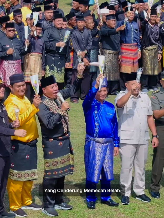 Hari ini, kita bersama-sama mengukuhkan komitmen untuk menjaga kondusivitas, keamanan, dan ketertiban di Kabupaten Kuantan Singingi. Melalui Deklarasi Damai Harkamtibmas, kita satukan langkah, eratkan persaudaraan, dan perkuat sinergi antara pemerintah, aparat, tokoh adat, tokoh agama, dan seluruh elemen masyarakat. Kita jaga Kuansing tetap aman, damai, dan sejahtera, demi masa depan generasi kita.
