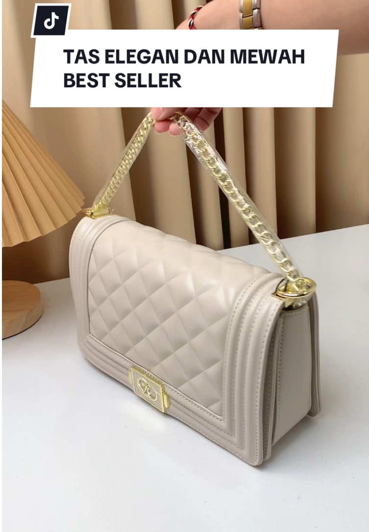 Nyenengin hati mama mertua kasih kado tas baru yang secantik ini  Julia Bag Jims Honey auto jadi kesayangan 😍🥰 #juliabagjimshoney  #Jimshoneysurabayastore  #PromoGuncang99 #GajianSale -orv 