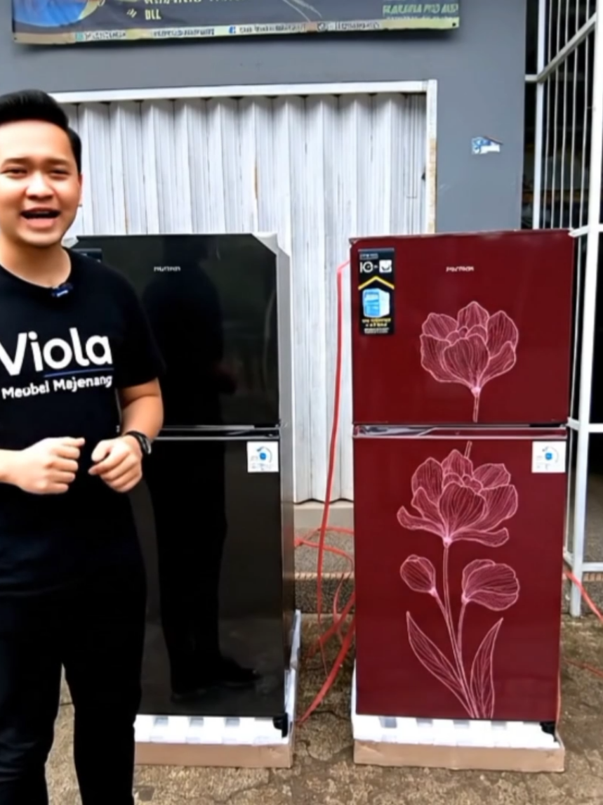 Mau warna hitam elegan atau merah bunga cantik?  Pilih sesuai gaya kamu! Kulkas Polytron 2 Pintu 200 liter. Hemat Listrik dan hemat di kantong.  Bonus kipas angin dari advance Harga 2,9jt #kulkaspolytron #kulkas2pintu #kulkas200liter 