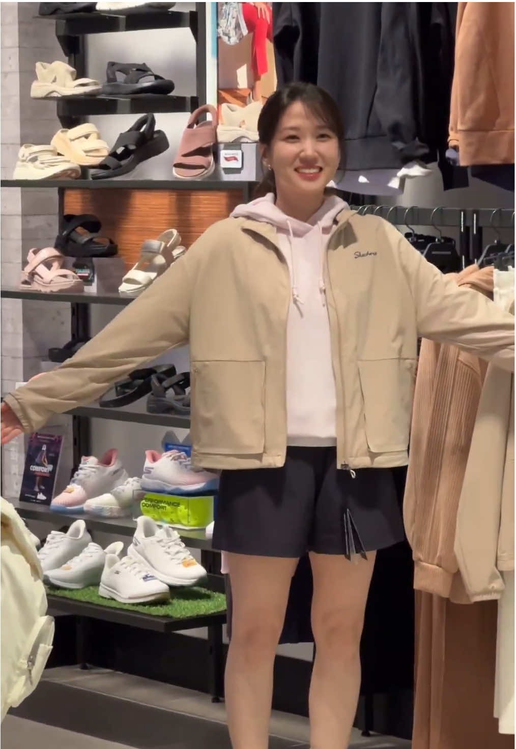 Park Eunbin at #skechers pop up store 👟✨ #박은빈 #eunbin #parkeunbin  c :  dlrjsdkslwldul