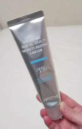 APOTHE エクソソームクリーム ✅ シカエクソソーム＋スクアラン(保湿成分)配合 ✅ 独自成分のMoist Barrier Bleadsでお肌へ水分補給🫶 ✅ ミスト・アンプル・クリームの3ステップ使い、ライン使いをすると更に🙆 クリーム1本使いきったら 肌の調子がいい感じ！ メガ割でお得に買えるよ✨ 🔍してみてね！ @apothe_official #PR #APOTHE #エクソソームクリーム #メガ割