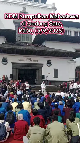Gubernur Jawa Barat mengumpulkan mahasiswa di depan Gedung Sate Bandung.. 🥀🇮🇩🥀 #3september2025 #jagaindonesia #indonesiagelap #dedimulyadi #bubarkandpr 