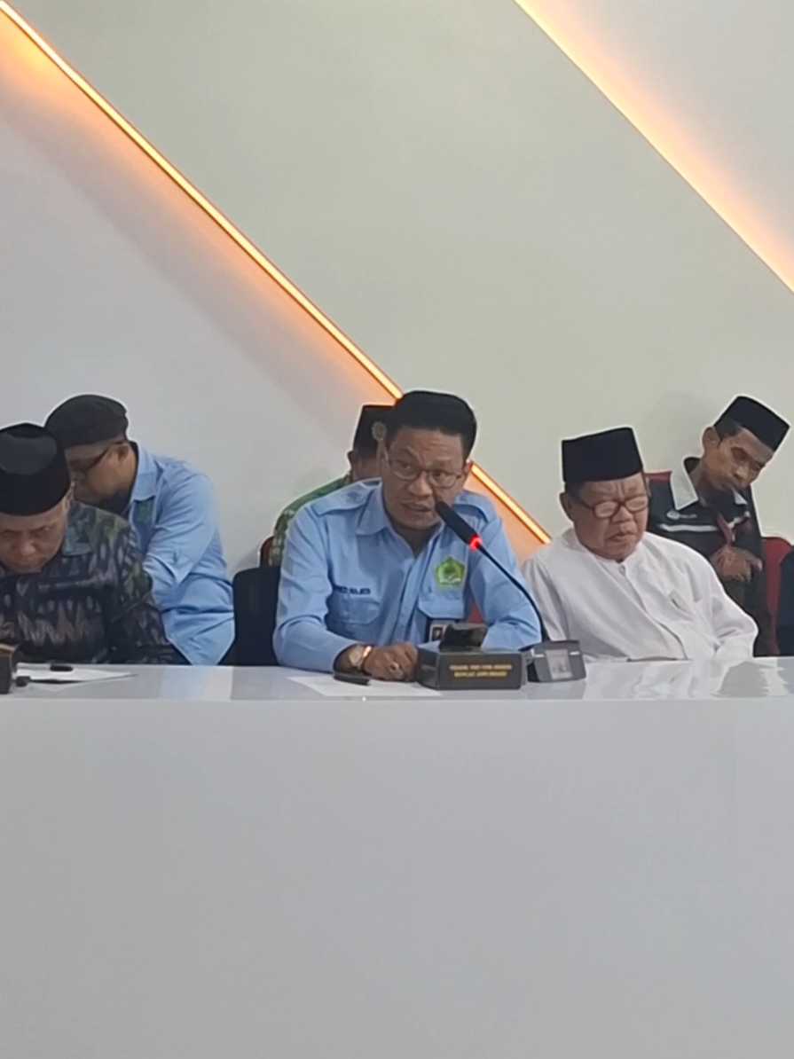 H. Faried Wajedi Kepala Kankemenag Sinjai hadiri rapat  Koordinasi bersama Forum Komunikasi Pimpinan Daerah  dalam rangka mencermati situasi kondisi dan dinamika masyarakat dalam mendukung stabilitas keamanan ketertiban di Wilayah Kab. Sinjai, Bertempat di Gedung Command Center Sinjai, Rabu 3/9/2025) siang.